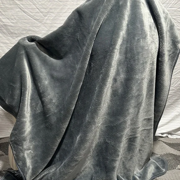 Taylor Swift folklore album-themed blanket - Picture 2 of 2